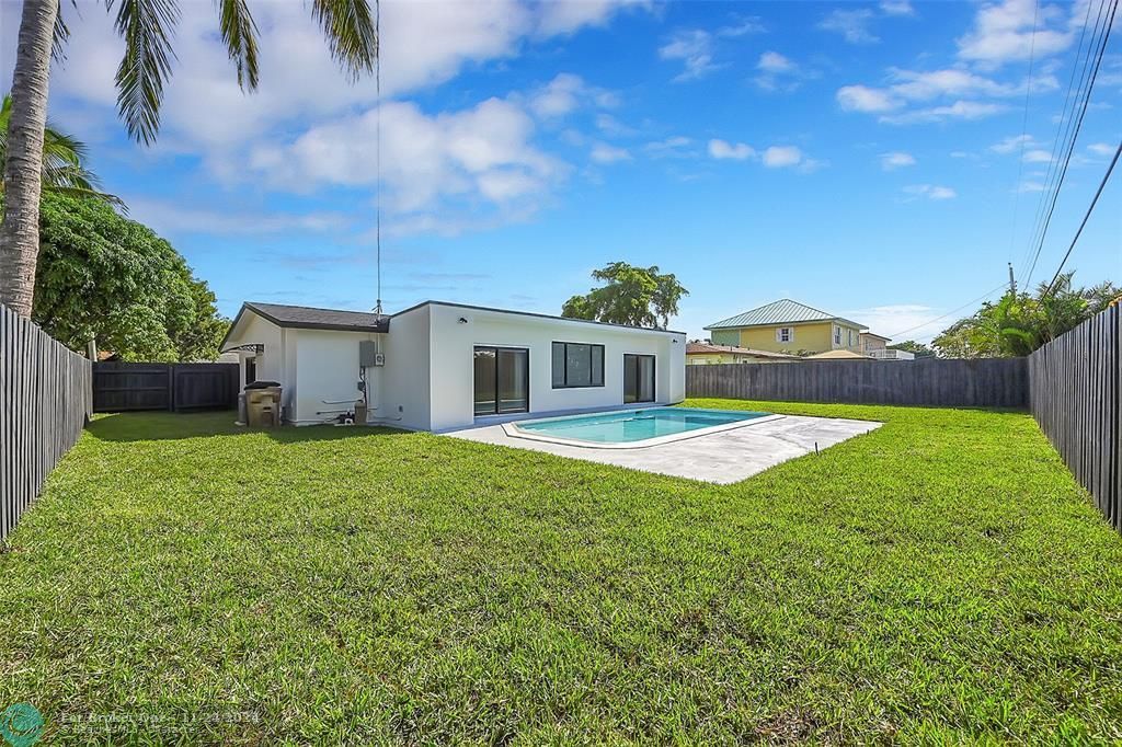 For Sale: $699,900 (3 beds, 2 baths, 1596 Square Feet)