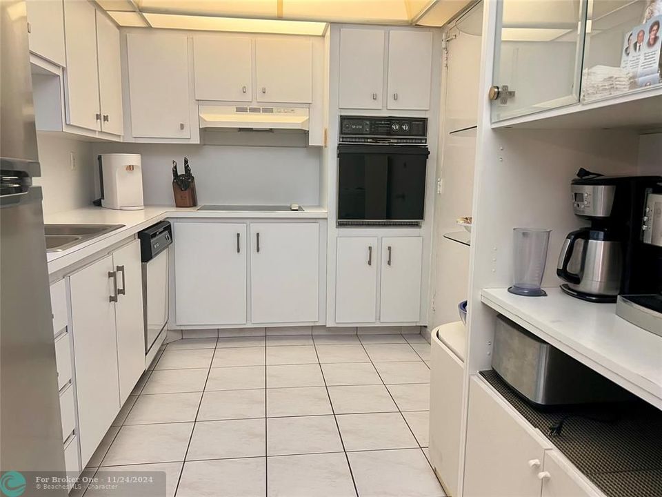 For Rent: $3,500 (1 beds, 1 baths, 850 Square Feet)