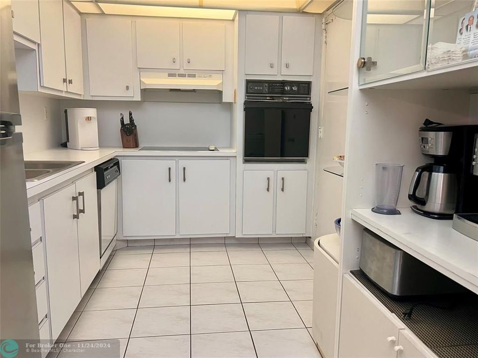 For Rent: $3,500 (1 beds, 1 baths, 850 Square Feet)