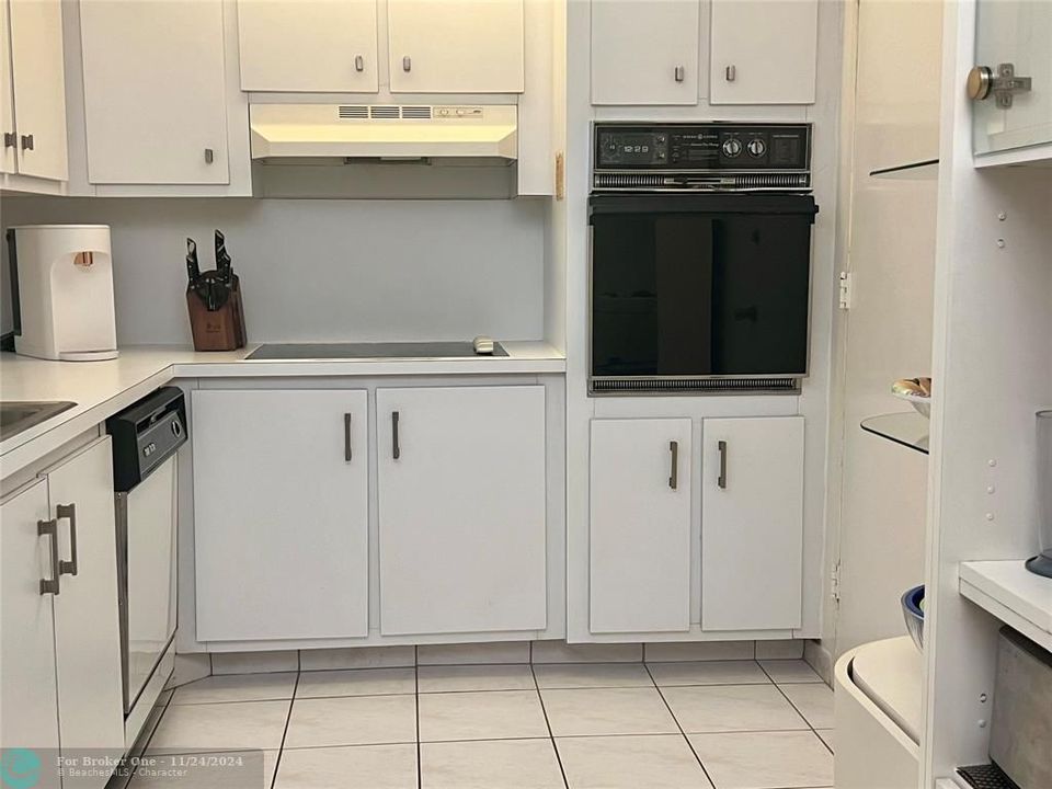 For Rent: $3,500 (1 beds, 1 baths, 850 Square Feet)