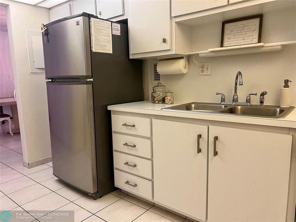 For Rent: $3,500 (1 beds, 1 baths, 850 Square Feet)