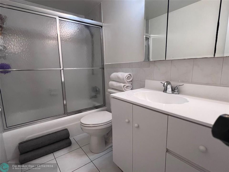 For Rent: $3,500 (1 beds, 1 baths, 850 Square Feet)