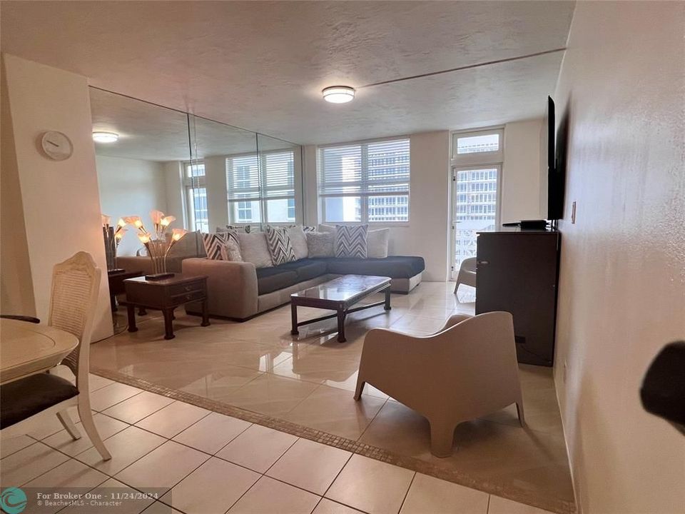 For Rent: $3,500 (1 beds, 1 baths, 850 Square Feet)