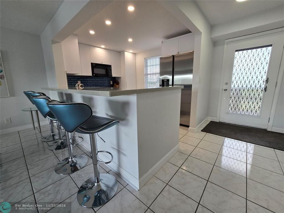 For Sale: $349,000 (2 beds, 2 baths, 1190 Square Feet)