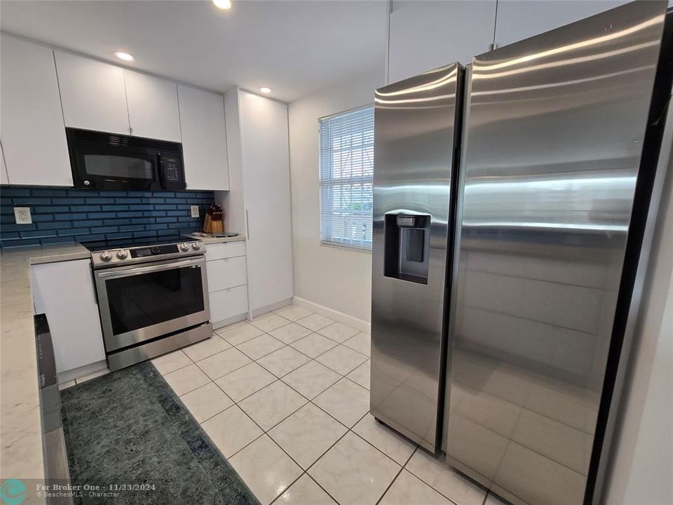 For Sale: $349,000 (2 beds, 2 baths, 1190 Square Feet)