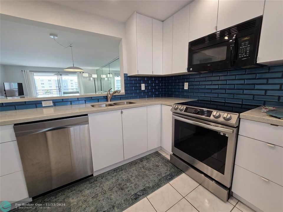 For Sale: $349,000 (2 beds, 2 baths, 1190 Square Feet)