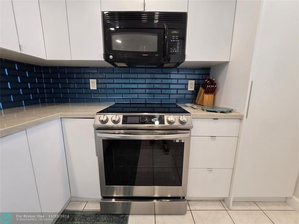 For Sale: $349,000 (2 beds, 2 baths, 1190 Square Feet)