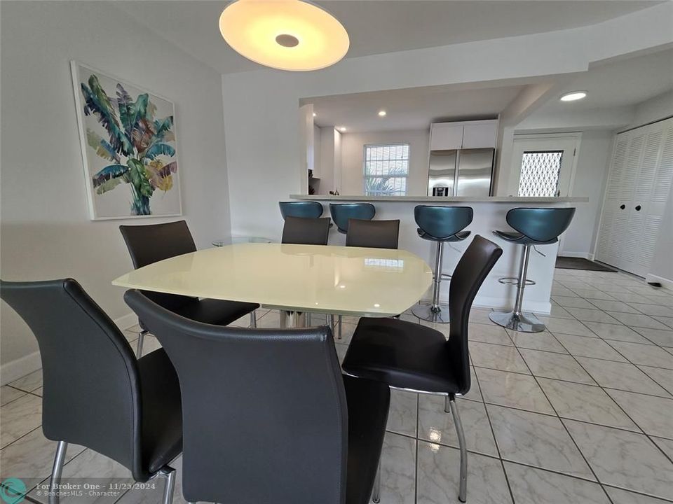 For Sale: $349,000 (2 beds, 2 baths, 1190 Square Feet)