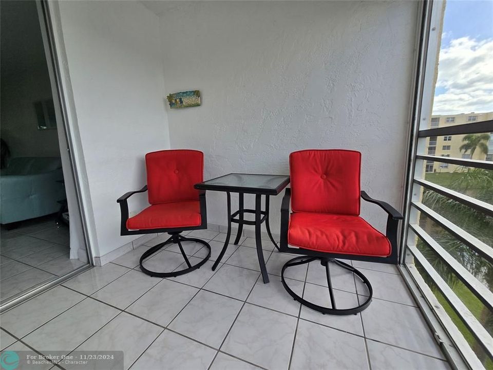 For Sale: $349,000 (2 beds, 2 baths, 1190 Square Feet)