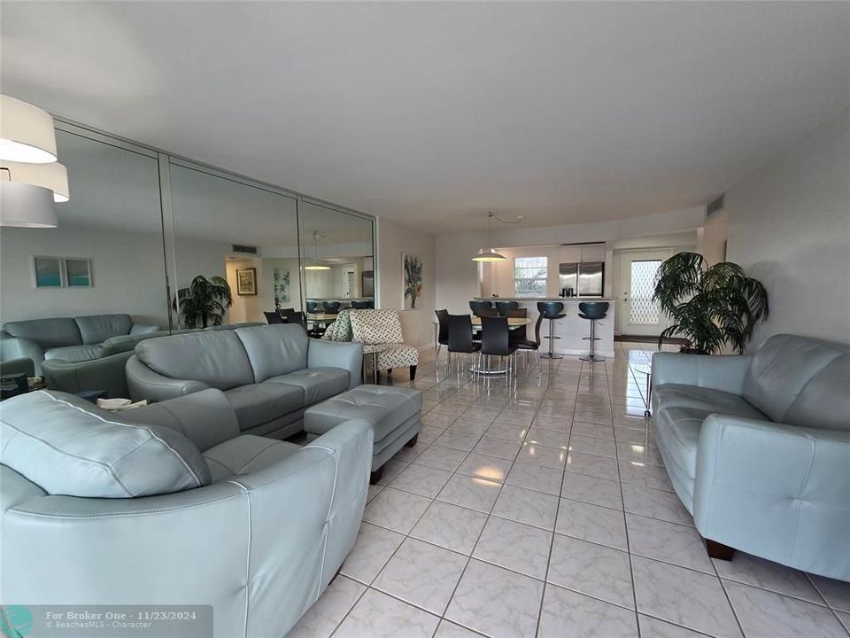 For Sale: $349,000 (2 beds, 2 baths, 1190 Square Feet)