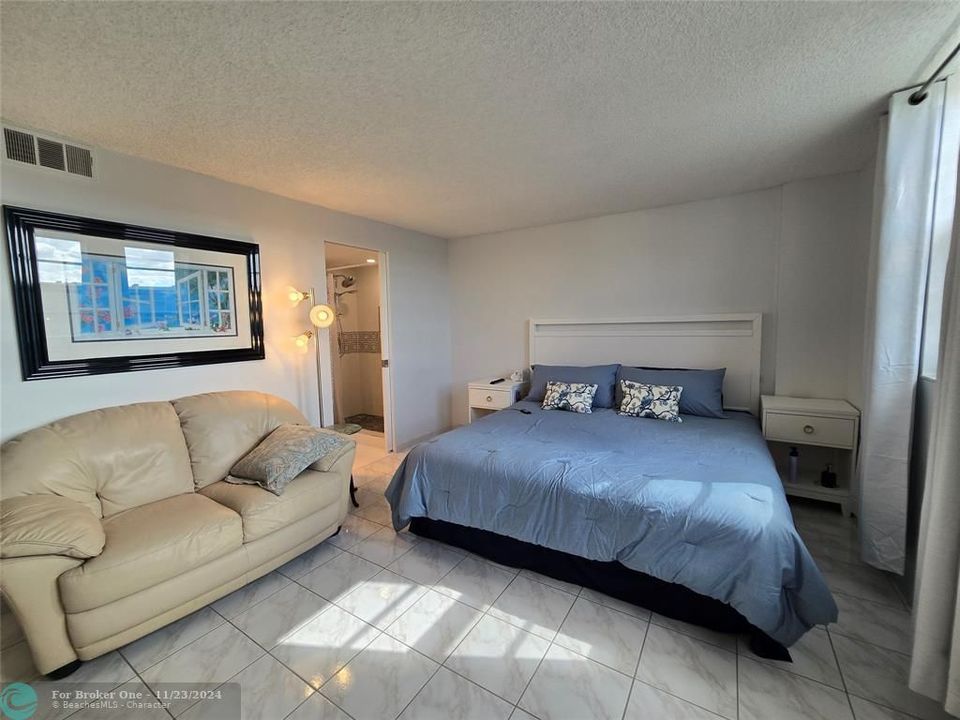 For Sale: $349,000 (2 beds, 2 baths, 1190 Square Feet)