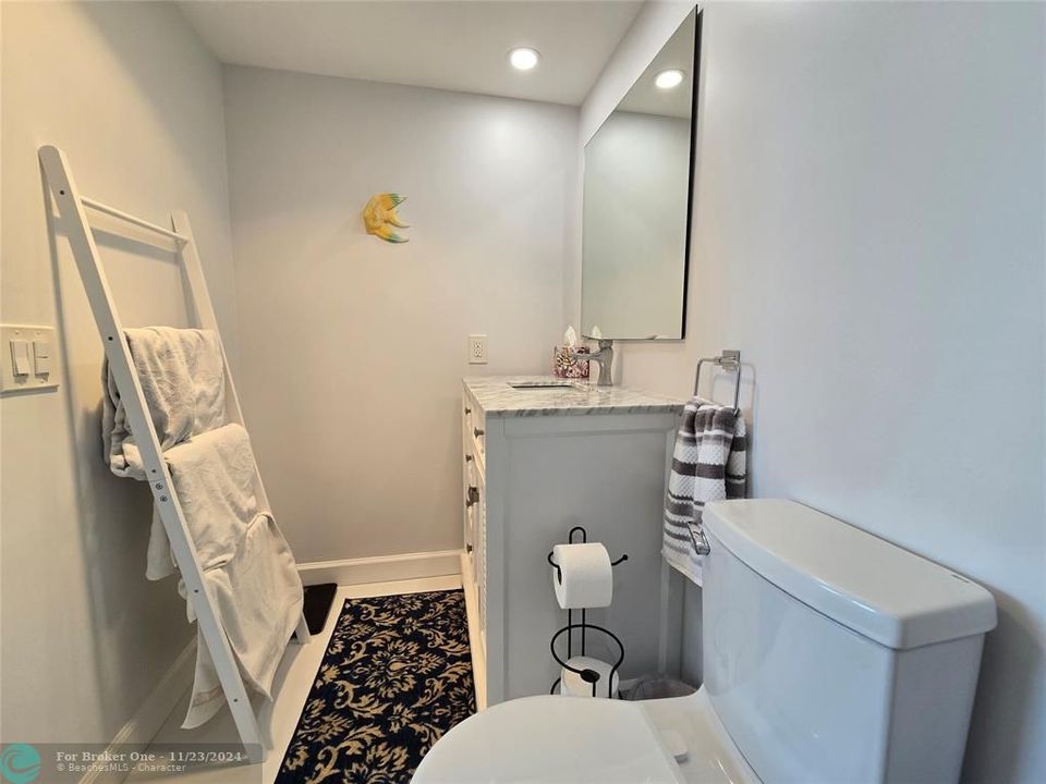 For Sale: $349,000 (2 beds, 2 baths, 1190 Square Feet)