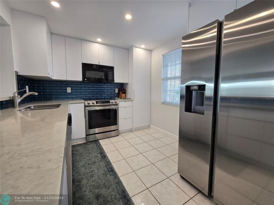 For Sale: $349,000 (2 beds, 2 baths, 1190 Square Feet)