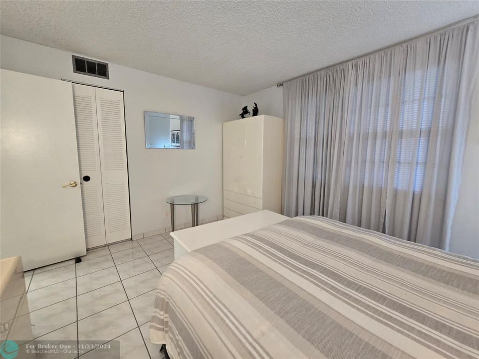 For Sale: $349,000 (2 beds, 2 baths, 1190 Square Feet)