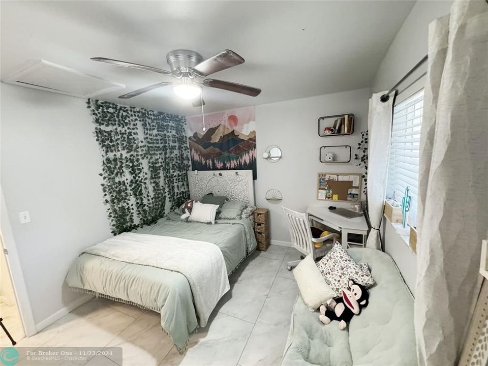 For Sale: $244,900 (2 beds, 2 baths, 937 Square Feet)