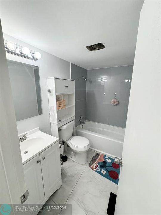 For Sale: $244,900 (2 beds, 2 baths, 937 Square Feet)