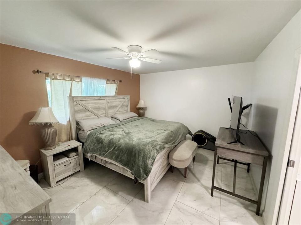 For Sale: $244,900 (2 beds, 2 baths, 937 Square Feet)