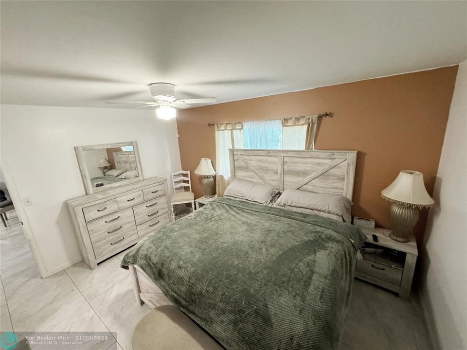 For Sale: $244,900 (2 beds, 2 baths, 937 Square Feet)