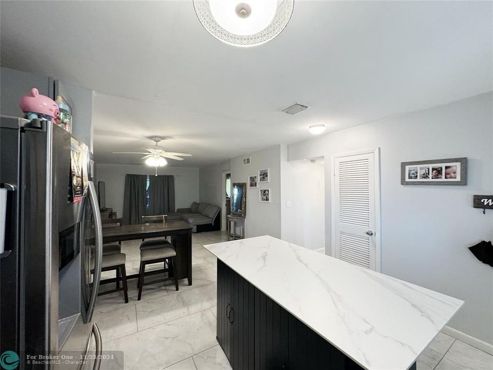 For Sale: $244,900 (2 beds, 2 baths, 937 Square Feet)