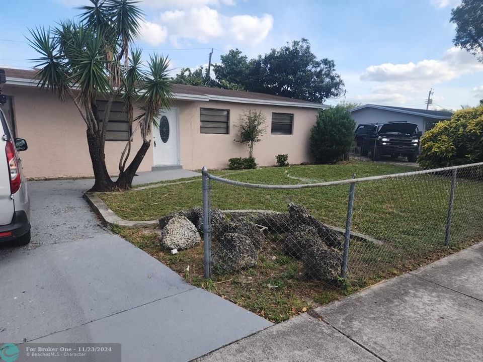 For Rent: $2,650 (3 beds, 2 baths, 1064 Square Feet)