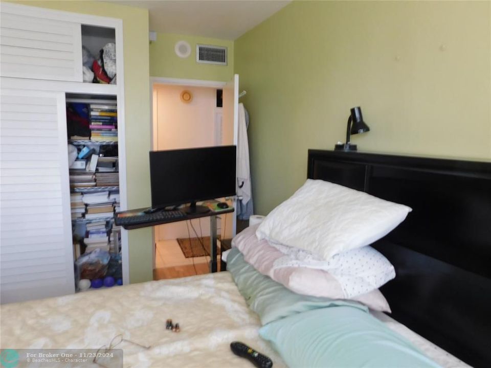 For Sale: $293,500 (2 beds, 2 baths, 1120 Square Feet)