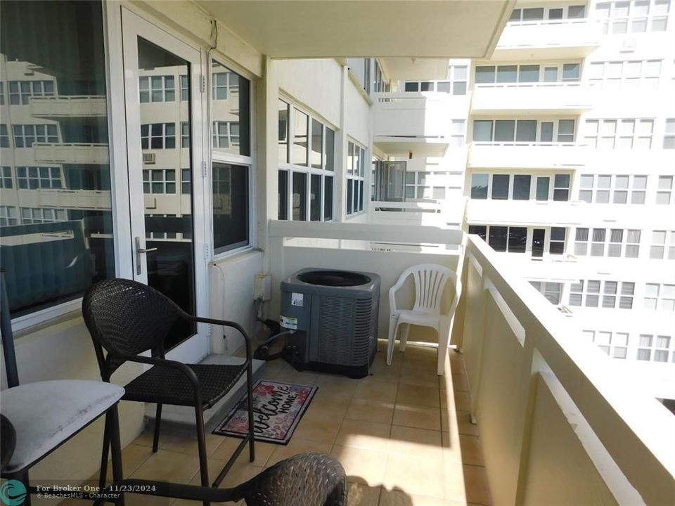 For Sale: $293,500 (2 beds, 2 baths, 1120 Square Feet)