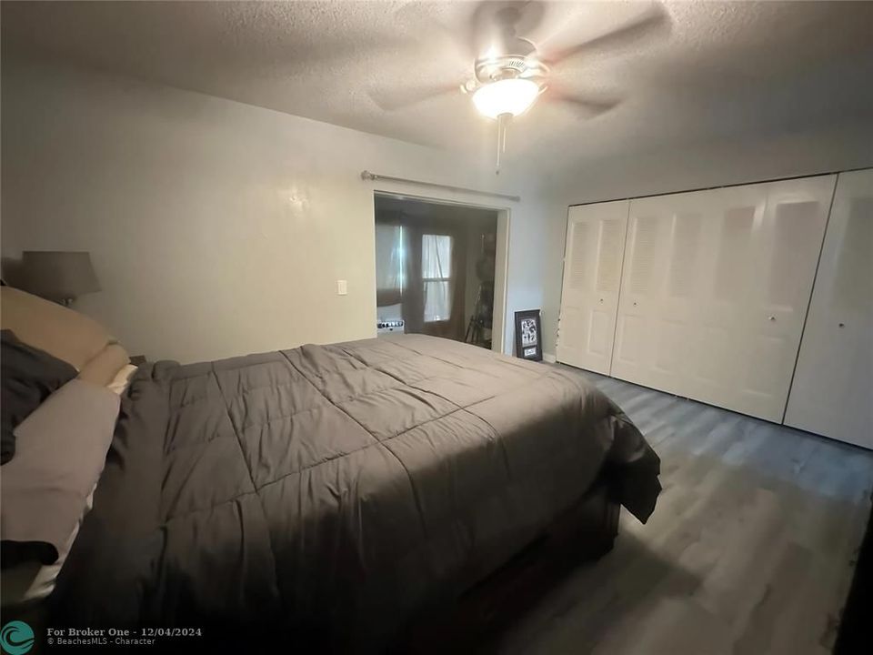 For Sale: $149,900 (1 beds, 1 baths, 703 Square Feet)