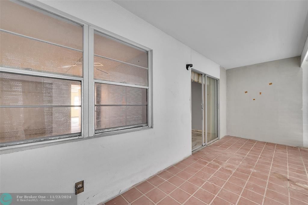 For Sale: $100,000 (2 beds, 1 baths, 861 Square Feet)