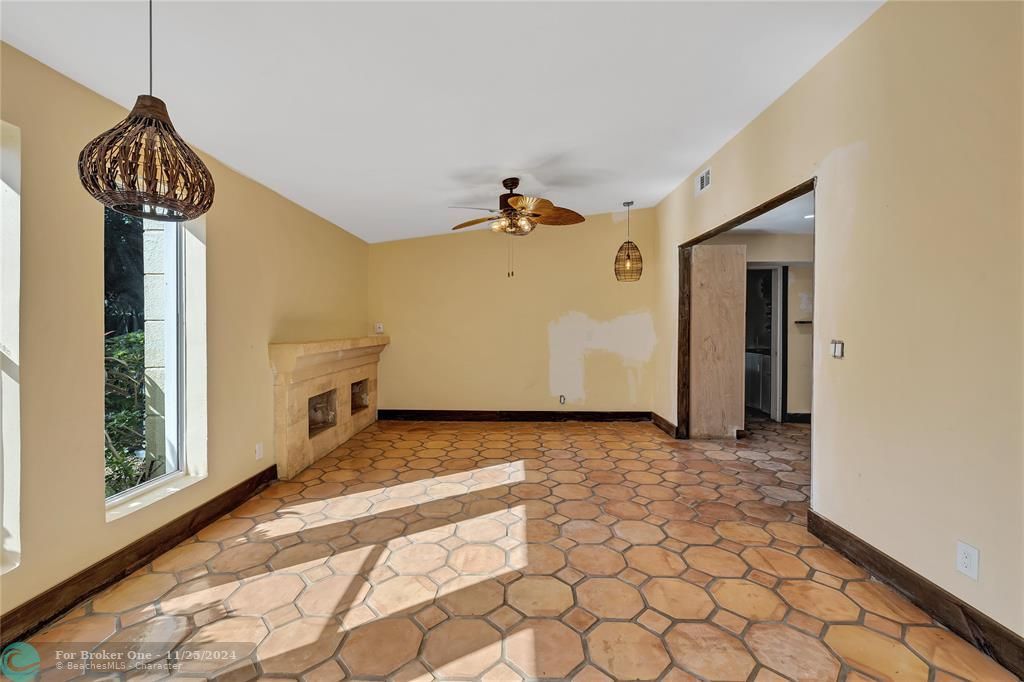 For Sale: $600,000 (3 beds, 3 baths, 1210 Square Feet)