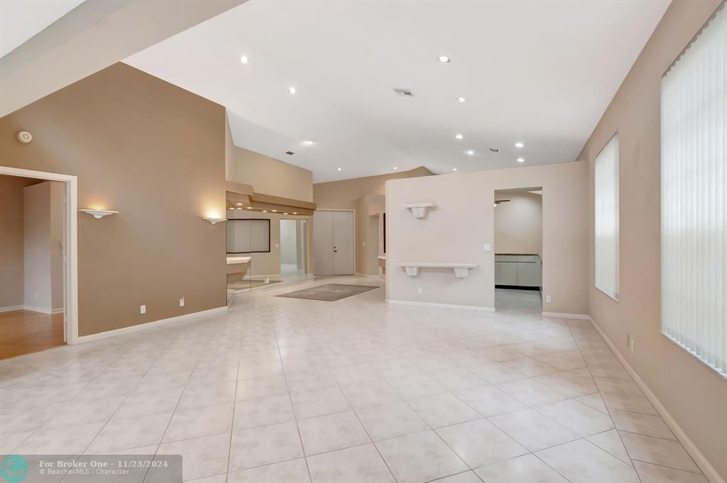 For Sale: $549,900 (3 beds, 2 baths, 2264 Square Feet)