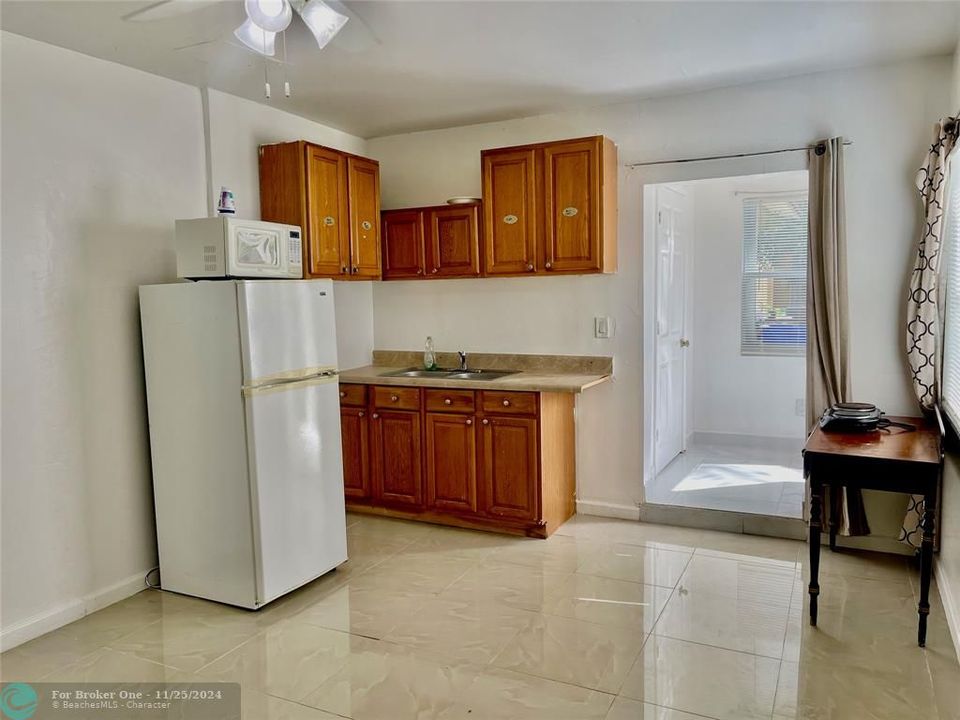 For Rent: $1,100 (0 beds, 1 baths, 1292 Square Feet)