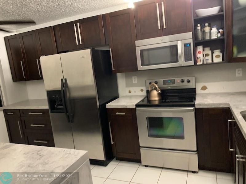 For Rent: $2,850 (3 beds, 2 baths, 1462 Square Feet)