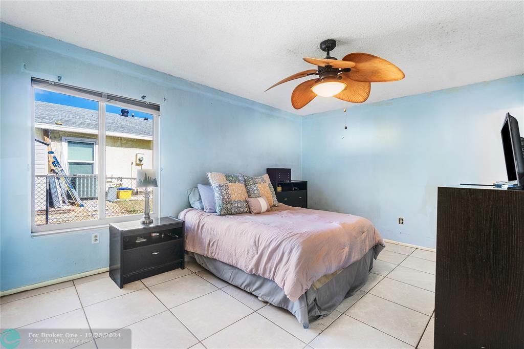 Active With Contract: $375,000 (2 beds, 2 baths, 980 Square Feet)