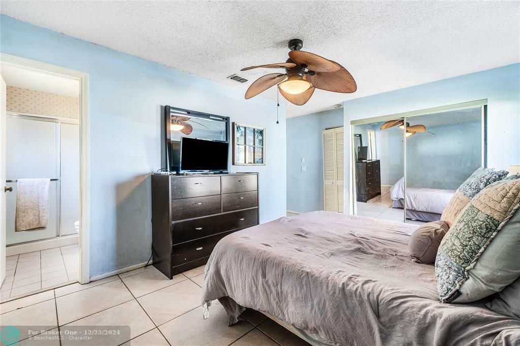 Active With Contract: $375,000 (2 beds, 2 baths, 980 Square Feet)