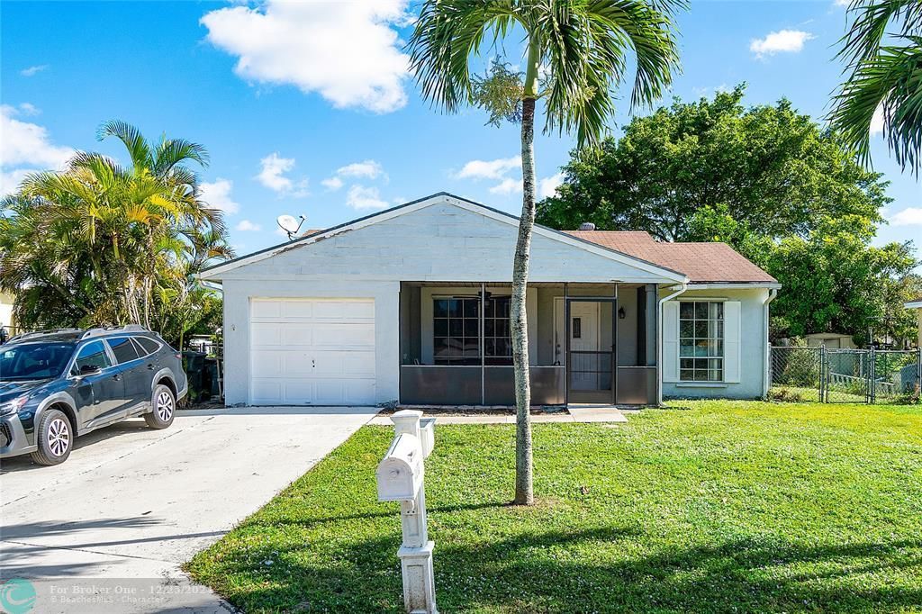 Active With Contract: $375,000 (2 beds, 2 baths, 980 Square Feet)