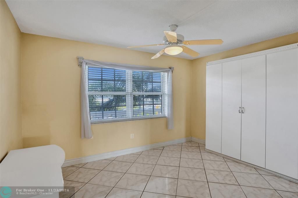 For Sale: $349,000 (2 beds, 2 baths, 920 Square Feet)