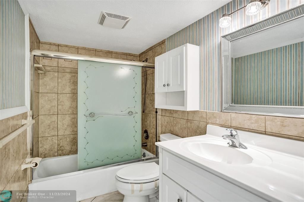 For Sale: $349,000 (2 beds, 2 baths, 920 Square Feet)