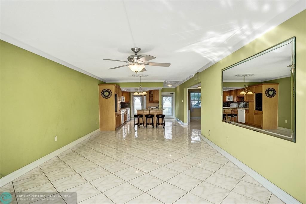 For Sale: $349,000 (2 beds, 2 baths, 920 Square Feet)