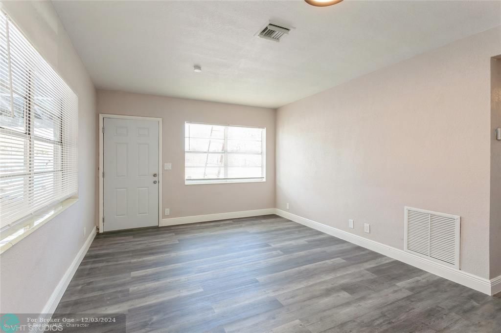 For Sale: $369,900 (3 beds, 1 baths, 1569 Square Feet)