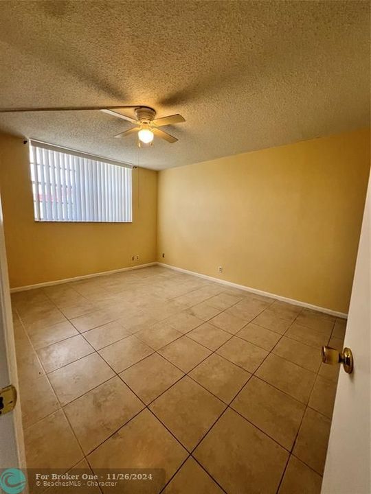 For Sale: $119,500 (1 beds, 1 baths, 705 Square Feet)