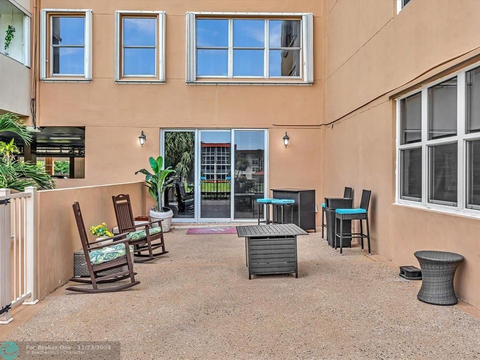 For Sale: $460,000 (2 beds, 2 baths, 1330 Square Feet)