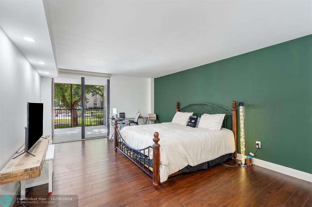 For Sale: $340,000 (2 beds, 2 baths, 1383 Square Feet)