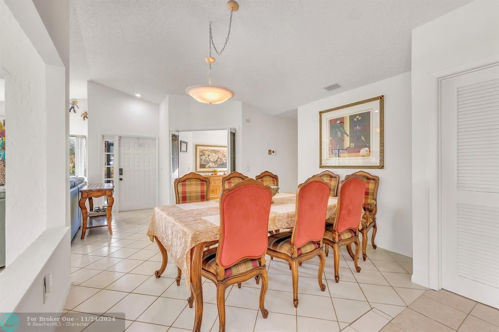 For Sale: $360,000 (2 beds, 2 baths, 1631 Square Feet)