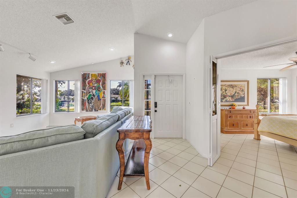 For Sale: $360,000 (2 beds, 2 baths, 1631 Square Feet)