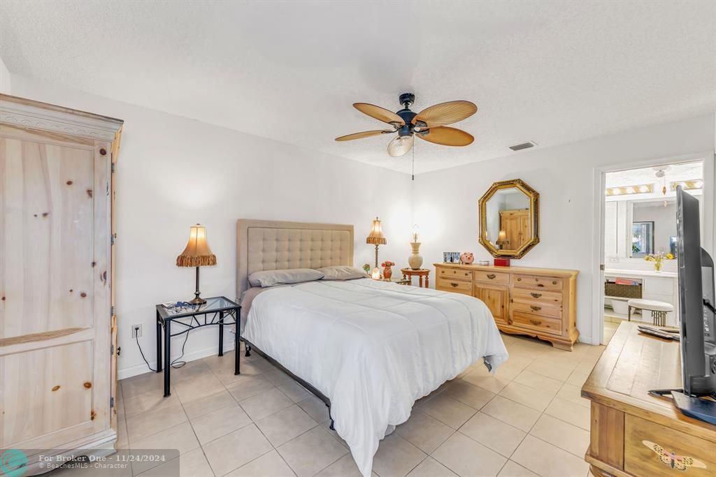 For Sale: $360,000 (2 beds, 2 baths, 1631 Square Feet)