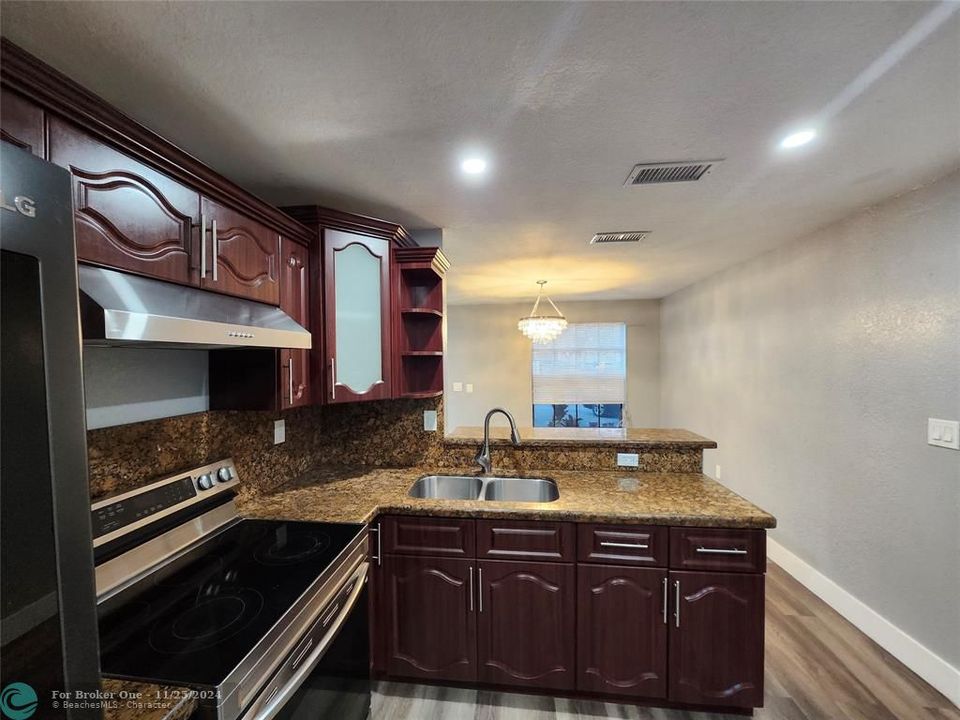 For Rent: $3,190 (3 beds, 2 baths, 1242 Square Feet)