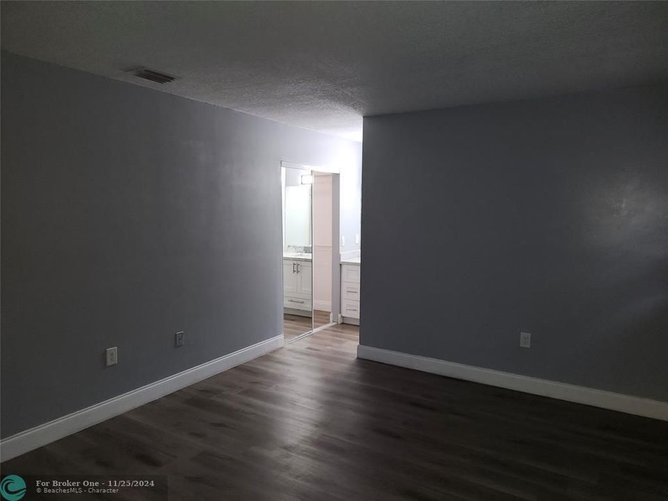 For Rent: $3,190 (3 beds, 2 baths, 1242 Square Feet)