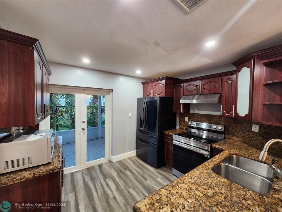 For Rent: $3,190 (3 beds, 2 baths, 1242 Square Feet)