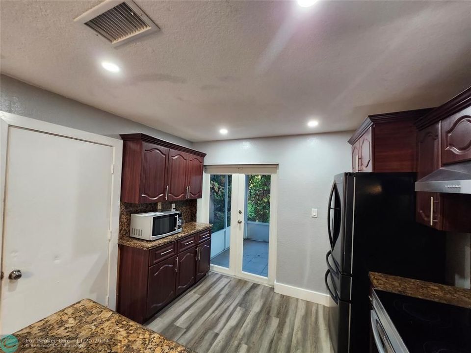 For Rent: $3,190 (3 beds, 2 baths, 1242 Square Feet)