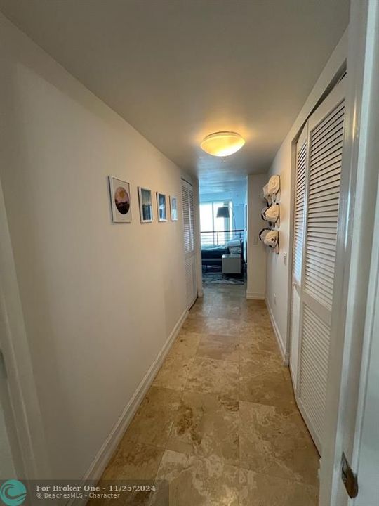 For Rent: $3,200 (1 beds, 1 baths, 981 Square Feet)